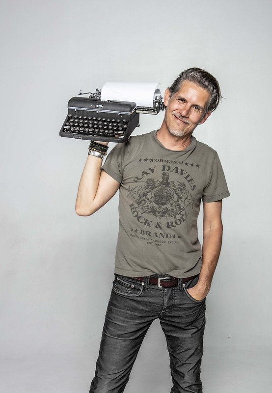 Patrick Combs with vintage typewriter on his shoulder
